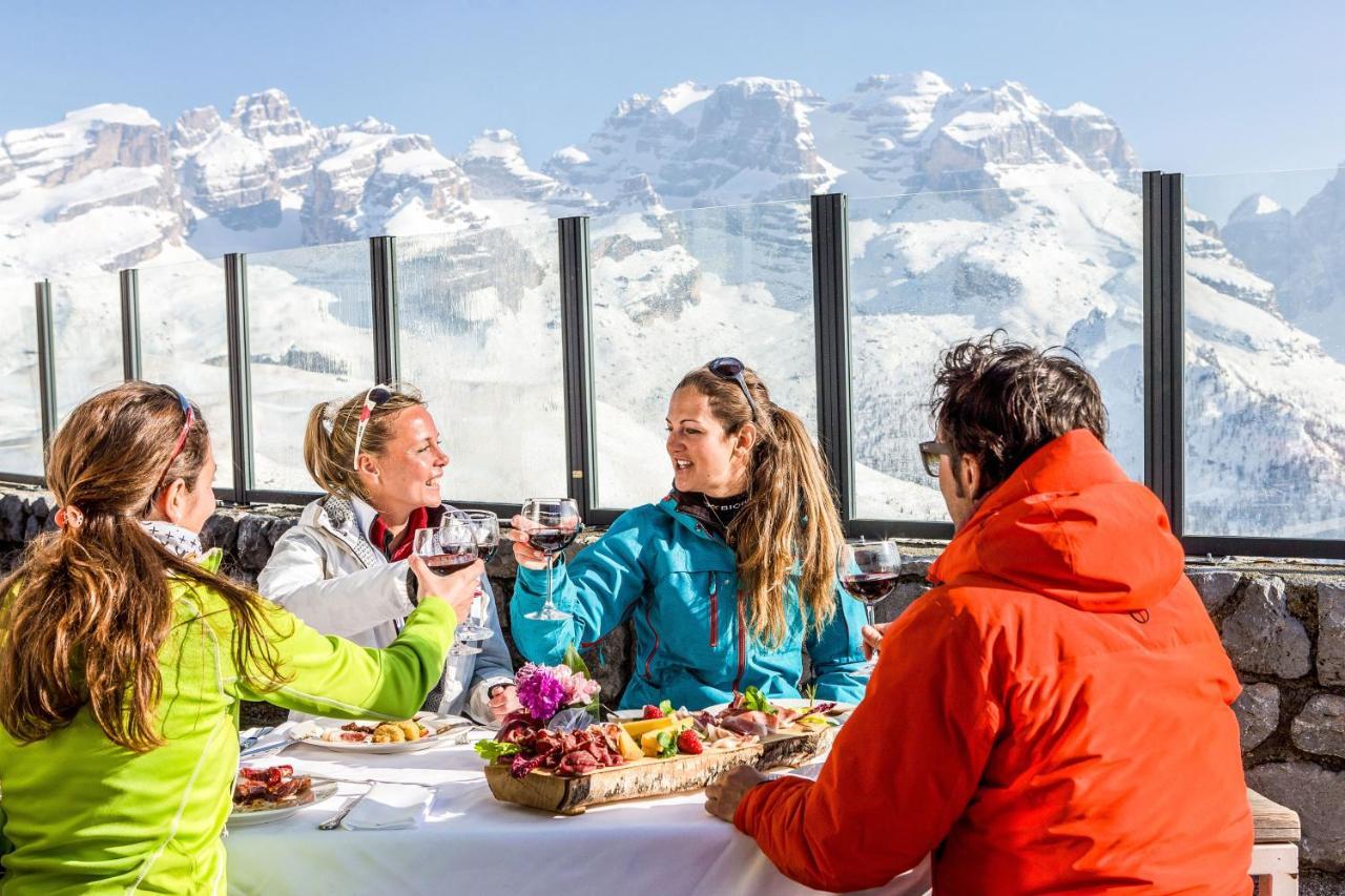 Olympic Regina Hotel Pinzolo Exteriör bild