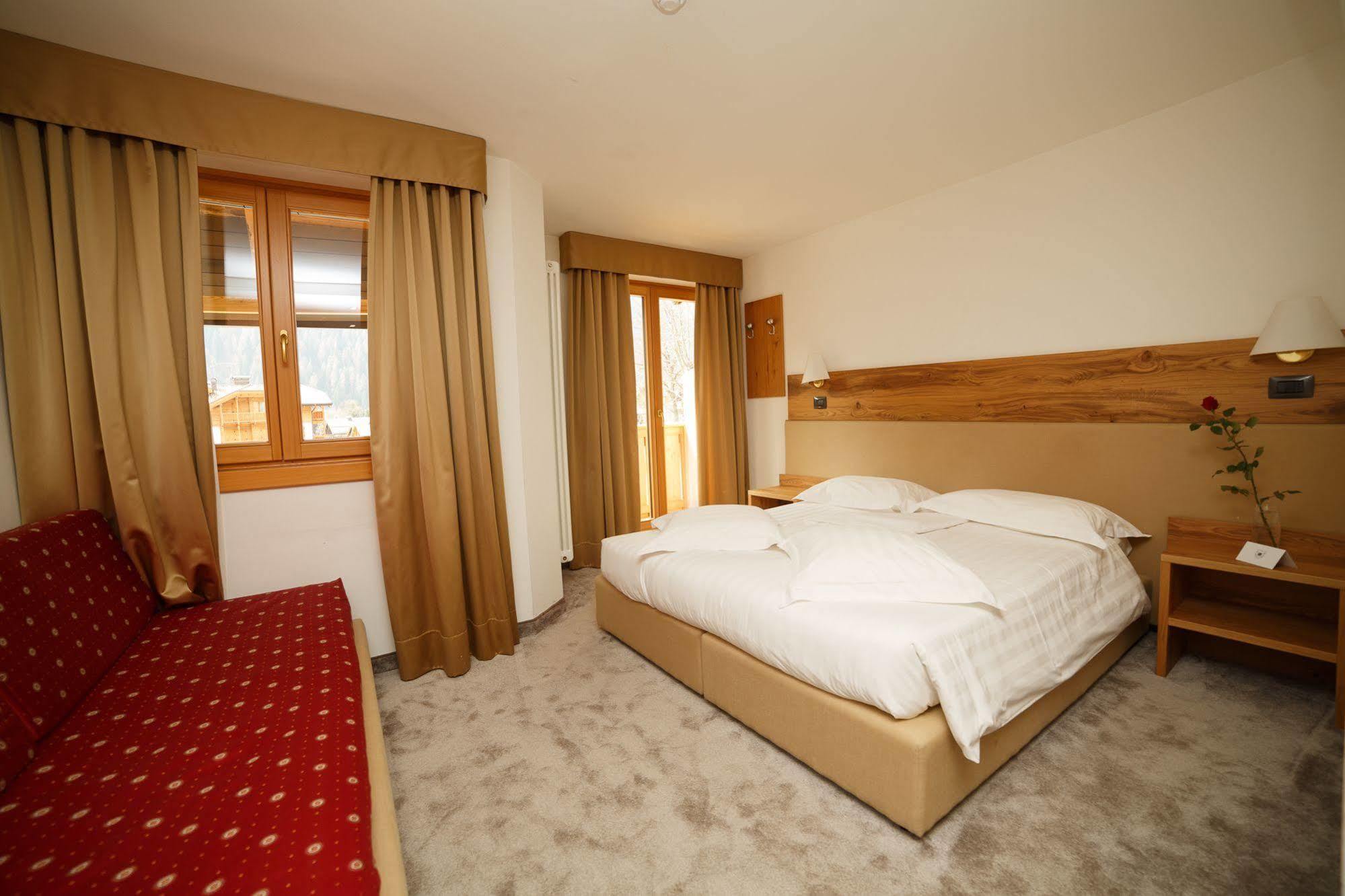 Olympic Regina Hotel Pinzolo Exteriör bild