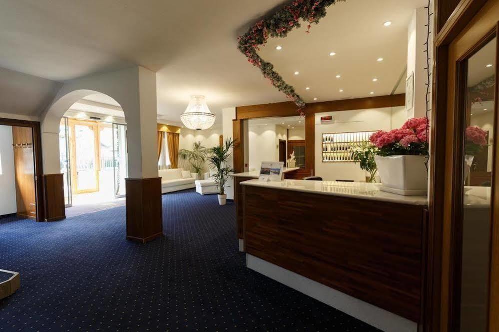 Olympic Regina Hotel Pinzolo Exteriör bild