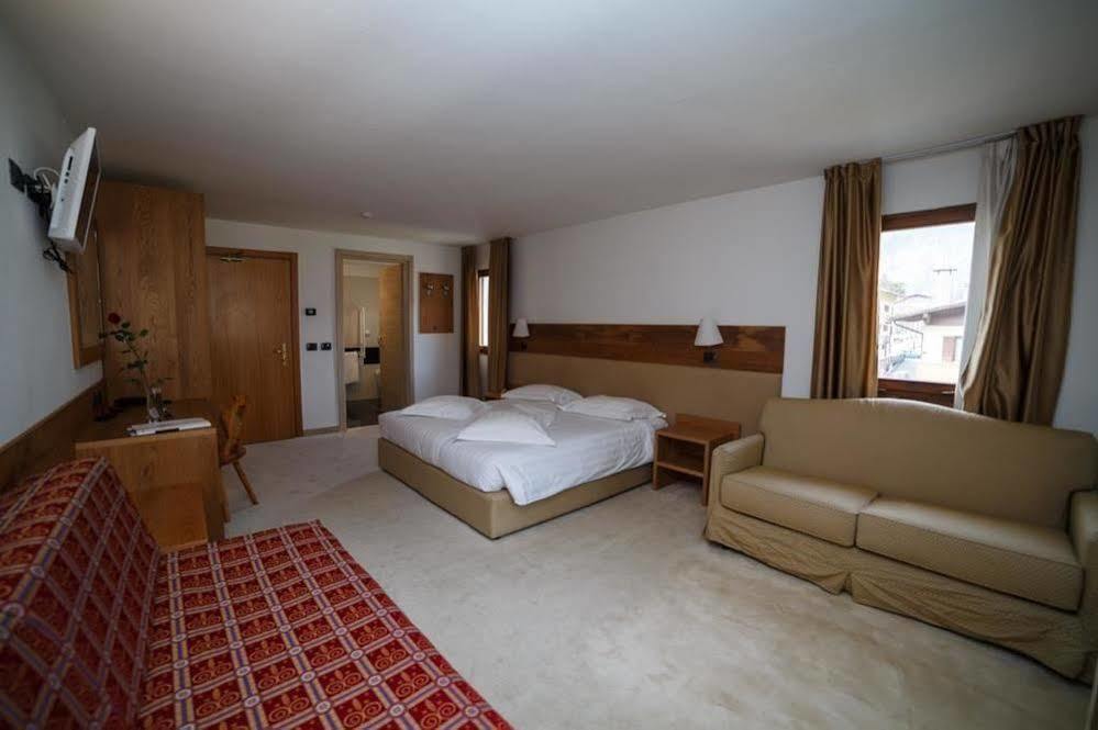 Olympic Regina Hotel Pinzolo Exteriör bild